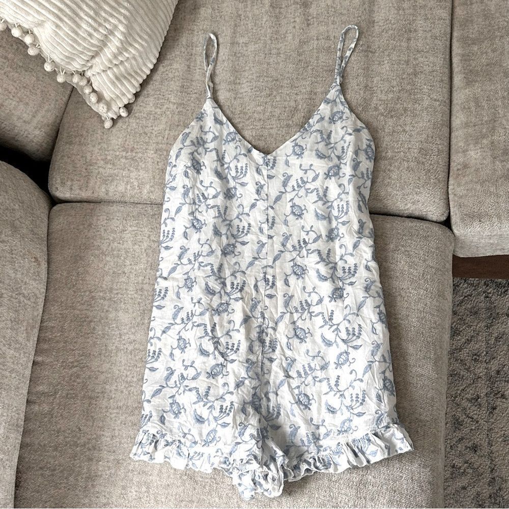 Kendall + Kylie Floral Romper 100% Cotton Blue and White Beach Style Embroidered